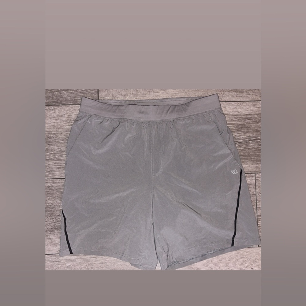 VRST Men’s Size Medium Gray Athletic  Shorts W/ Pockets *spot